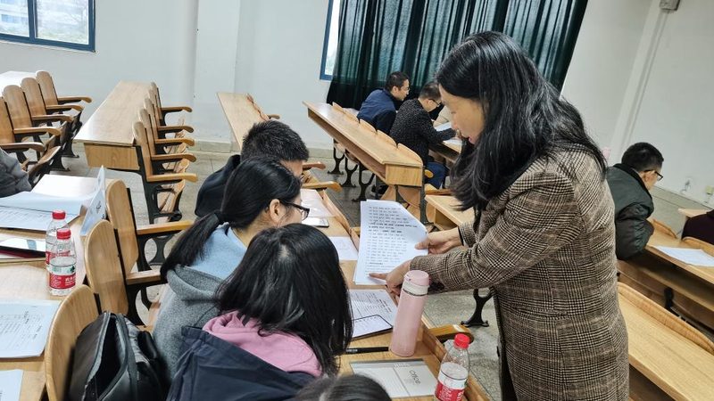 女生选择自考本科行政管理，这些因素不容忽视